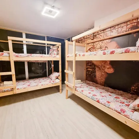 Hostel Unique 100 Meters From