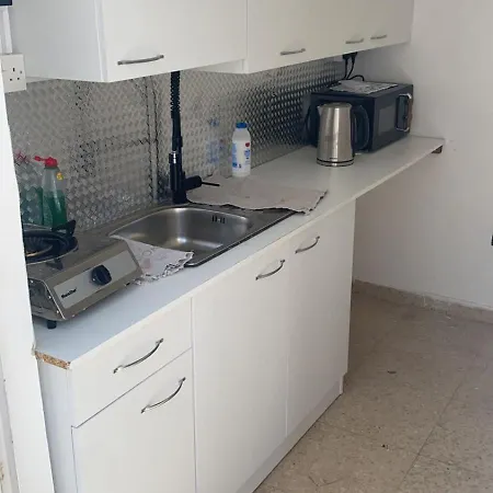 Unique 100 Meters From לרנקה